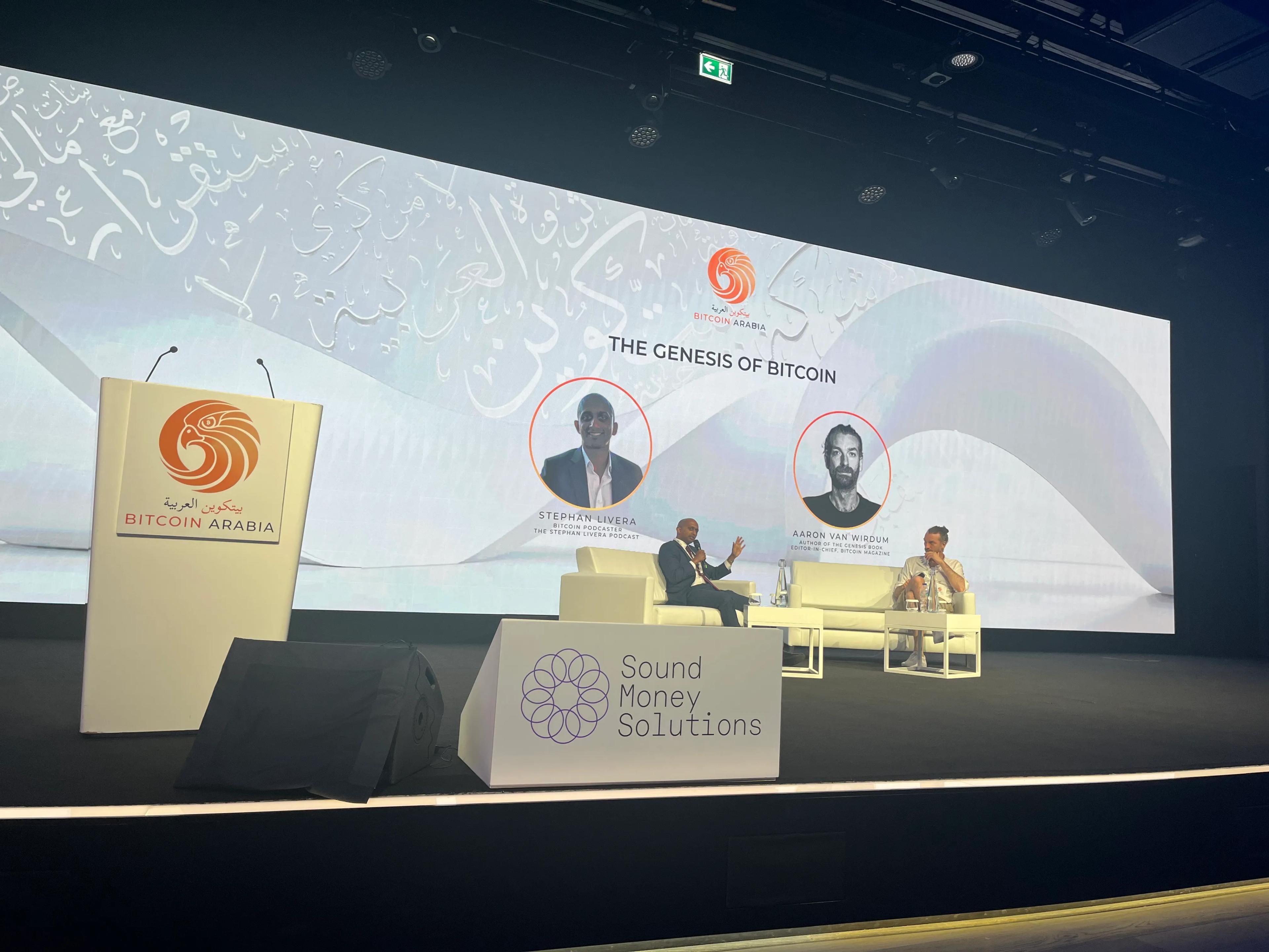 Bitcoiner and podcaster Stephan Livera with author Aaran van Wirdum on stage in Dubai at Bitcoin Oasis